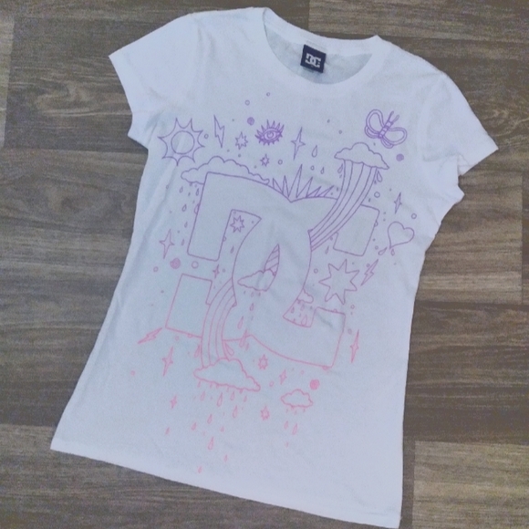 NWOT DC fitted graphic tee - Picture 1 of 6